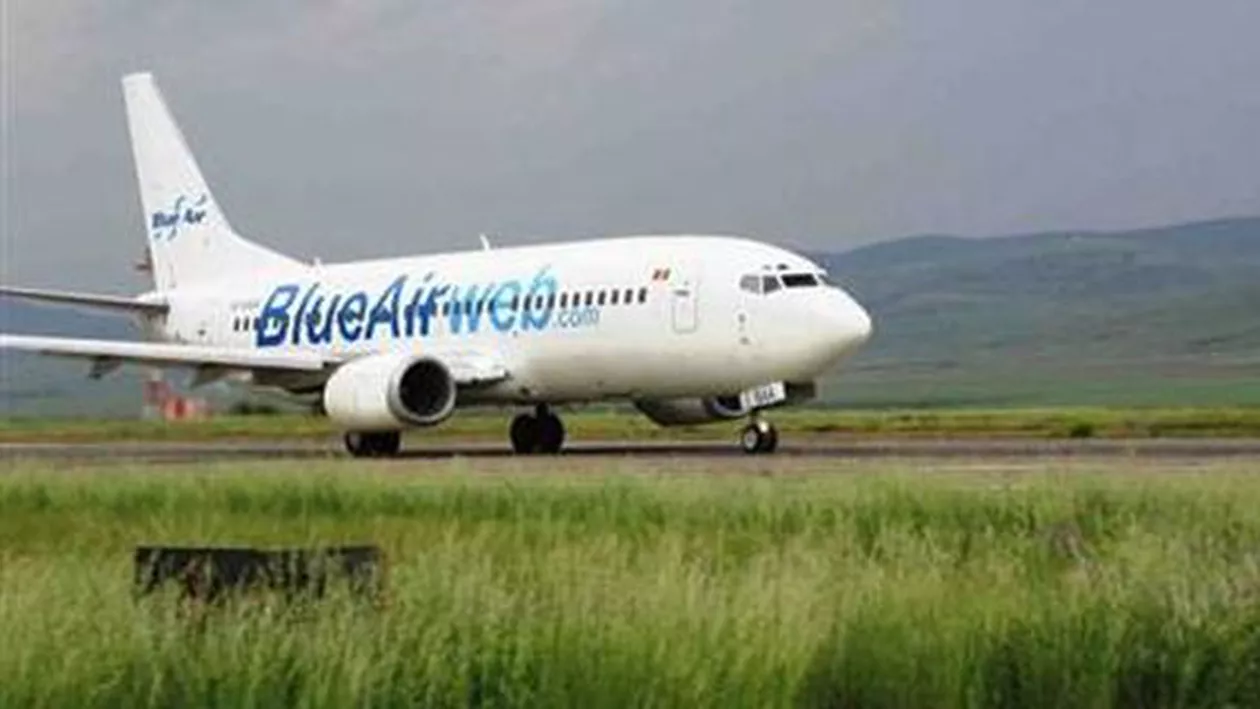 Aeroportul din Bacău a fost închis din cauza ceţii: Un avion Blue Air a rămas la sol