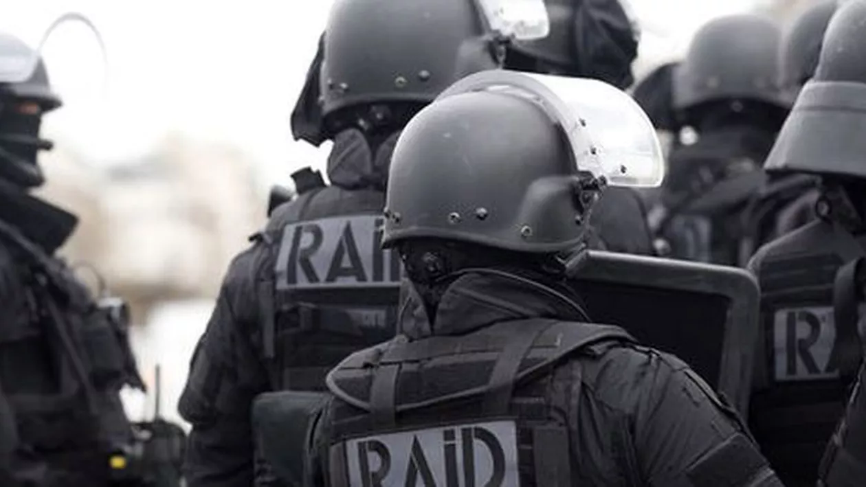 Ancheta atacurilor din Paris: Poliția a arestat 12 persoane suspectate că au legătură cu teroriștii