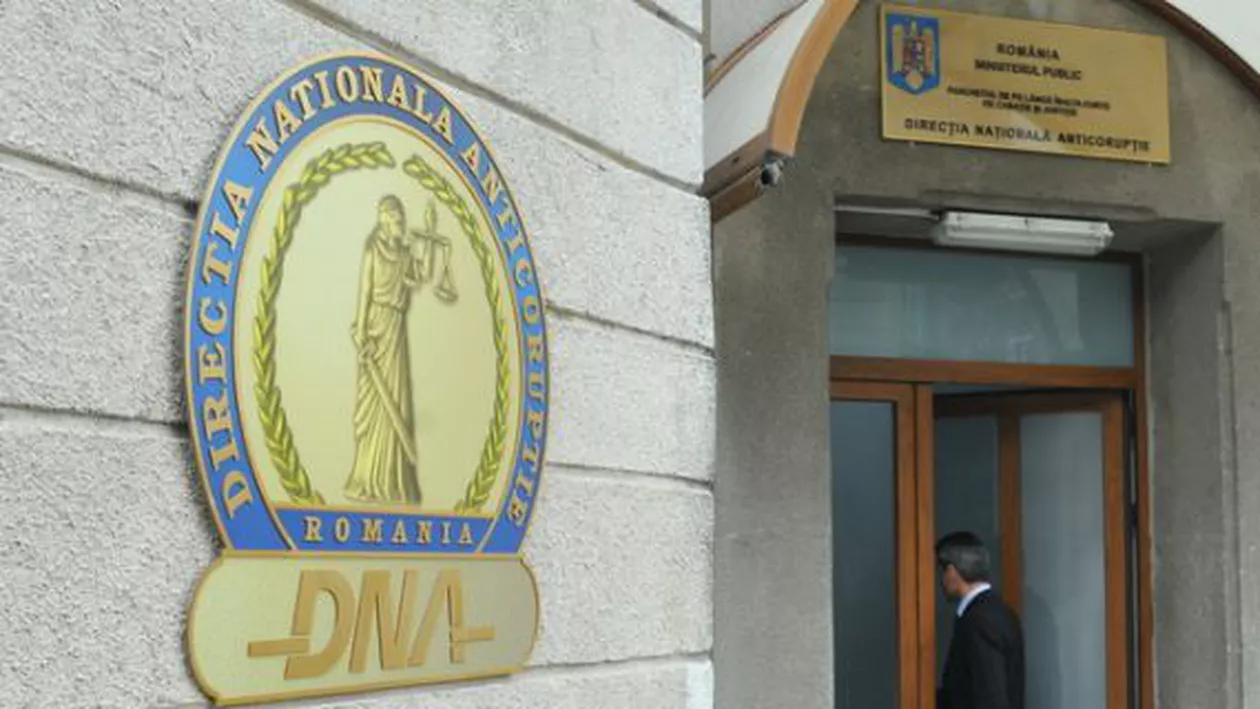 Şeful Biroului Resurse Umane de la Oficiul de cadastru București a fost reținut pentru luare de mită