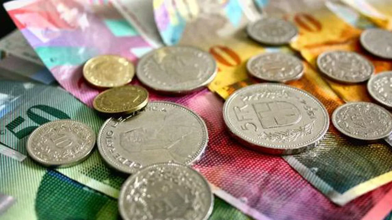 Francul elvețian continuă să crească: BNR l-a cotat la 4,42 lei, un nou maxim istoric