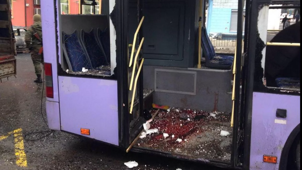 Ucraina: 13 persoane au murit după ce un obuz a explodat într-o stație de autobuz din Donețk
