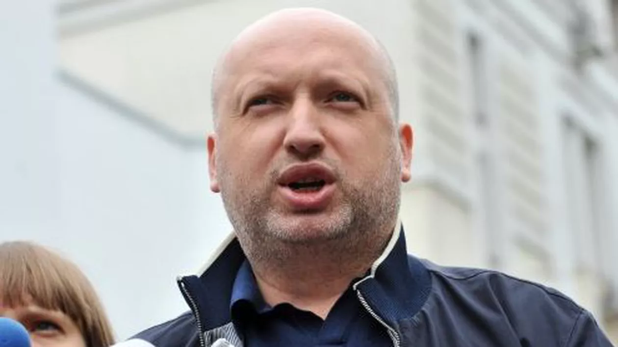 Maşina blindată a lui Aleksandr Turcinov a fost vizată de focuri de armă în estul Ucrainei