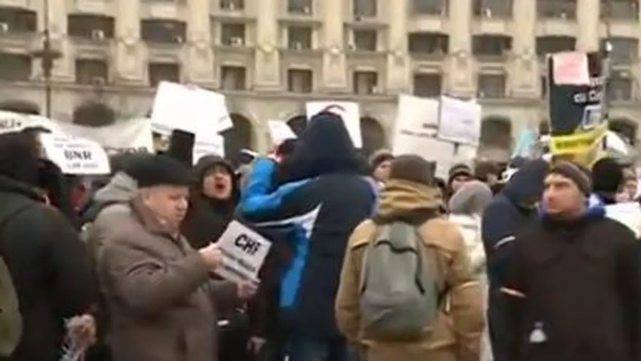 Circa 1.000 de oameni au protestat în fața Parlamentului față de creșterea francului elvețian: „Ne-a ajuns cuțitul la os” (VIDEO)