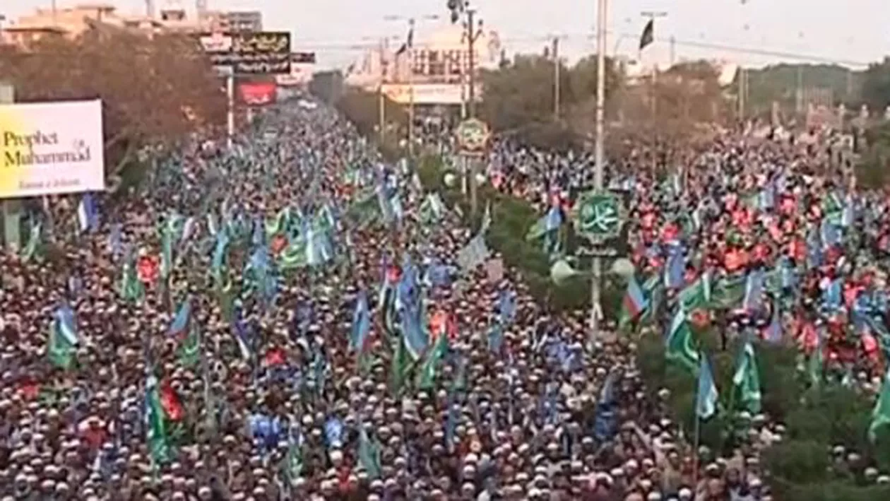 Mii de persoane au manifestat din nou în Pakistan împotriva caricaturilor Charlie Hebdo