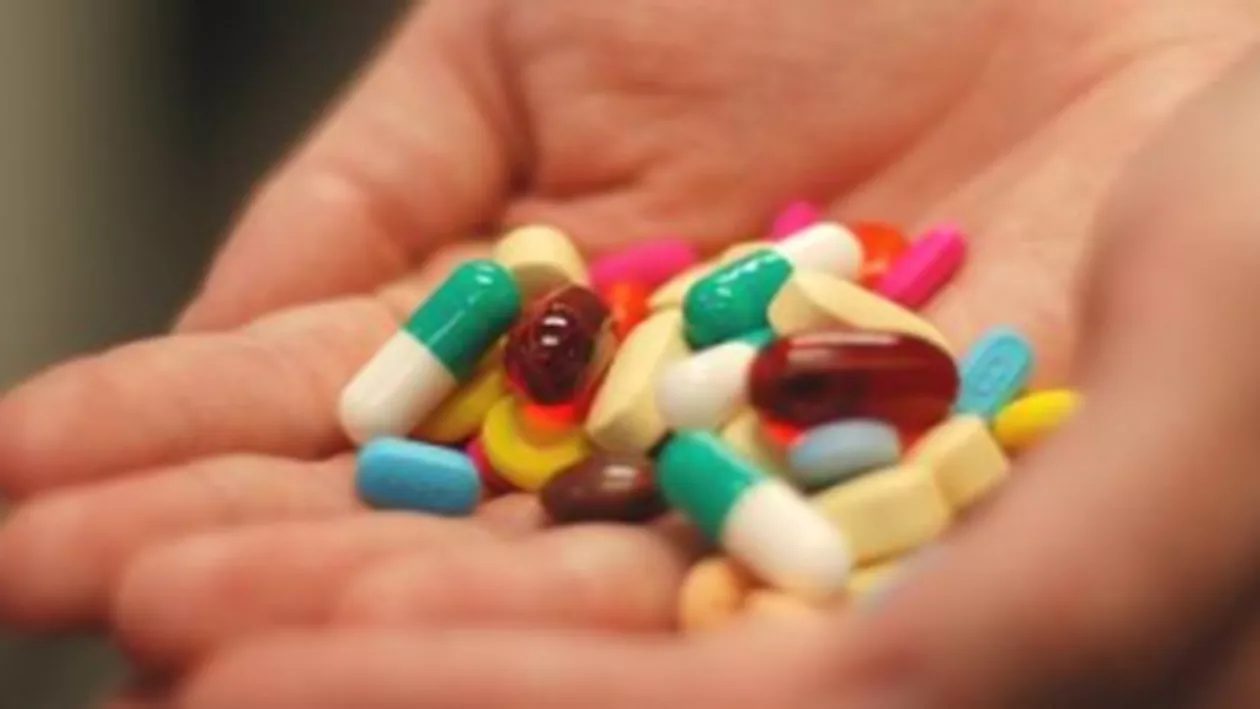 Opt suspecți au fost reținuți în dosarul mafiei medicamentelor. Ei ar fi adus în România produse farmaceutice contrafăcute din Turcia