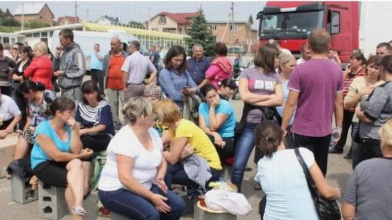 Cetățenii ucrainieni din regiunea Cernăuți fug în masă în România pentru a evita mobilizarea în război
