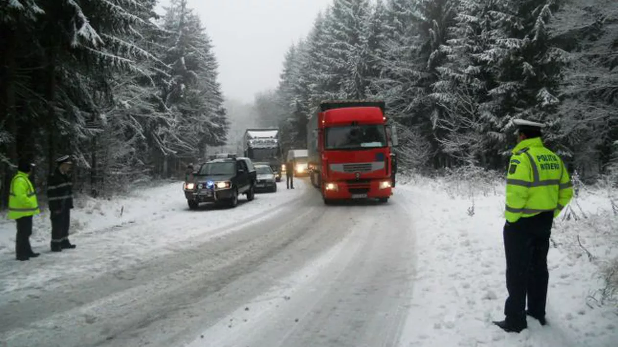 Circulația rutieră a fost deschisă pentru vehiculele de 7,5 tone pe patru sectoare de drumuri naționale