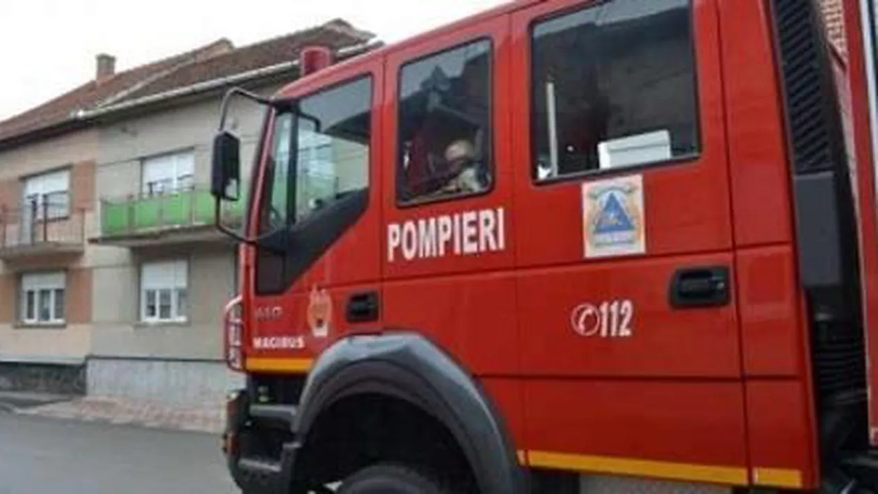 Incendiu la un spital din Segarcea: Acoperișul clădirii a luat foc, însă nimeni nu a fost rănit