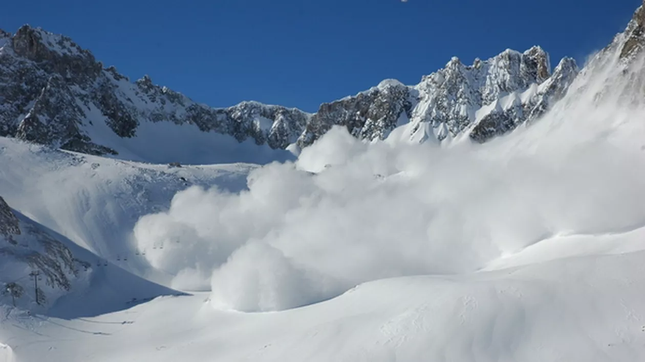 Pericol de avalanşă în Munţii Făgăraş şi Bucegi: Salvamontiștii le recomandă turiștilor să nu intre în zonele de risc (VIDEO)