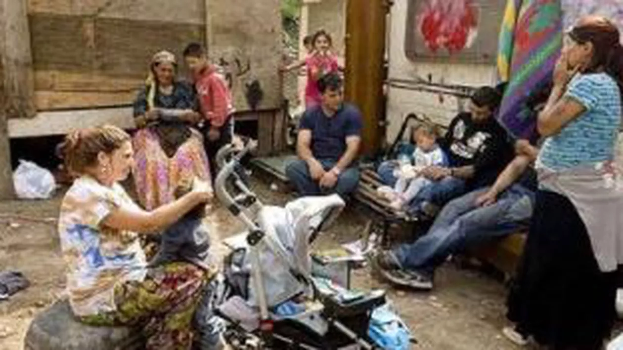 Franța: Val de critici, după ce primarul unei localități a refuzat înhumarea unui bebeluș rom