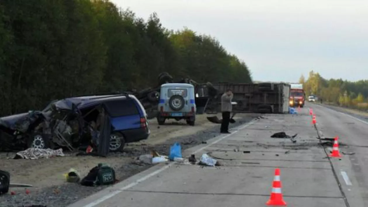 Zece ucrainieni au murit la granița cu Rusia într-un accident de microbuz