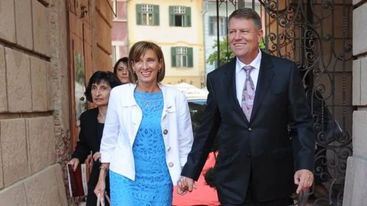 Prima doamnă a decis să lucreze cu jumătate de normă la Colegiul Național Gheorghe Lazăr din Sibiu