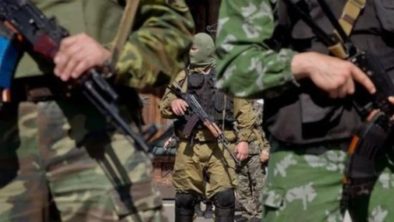 Românii din Ucraina se plâng că sunt luaţi cu forţa de soldaţii ucraineni şi puşi să lupte împotriva separatiştilor