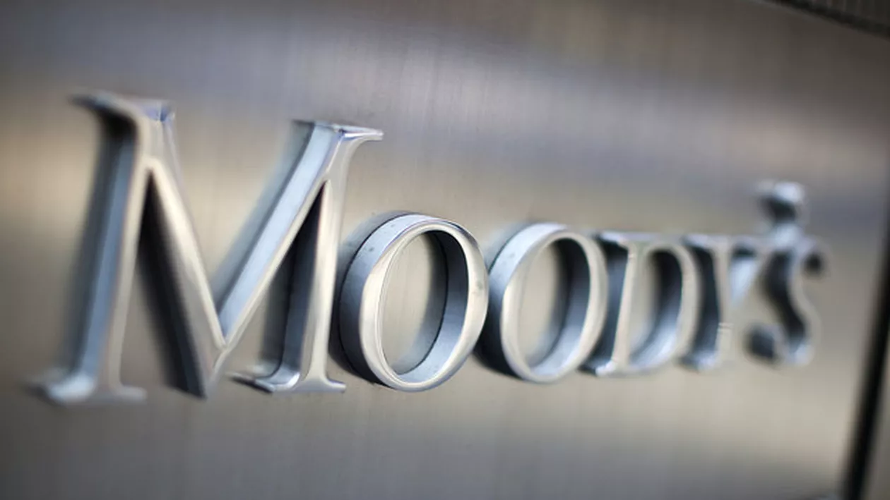Moody’s a retrogradat ratingurile a cinci bănci din Grecia