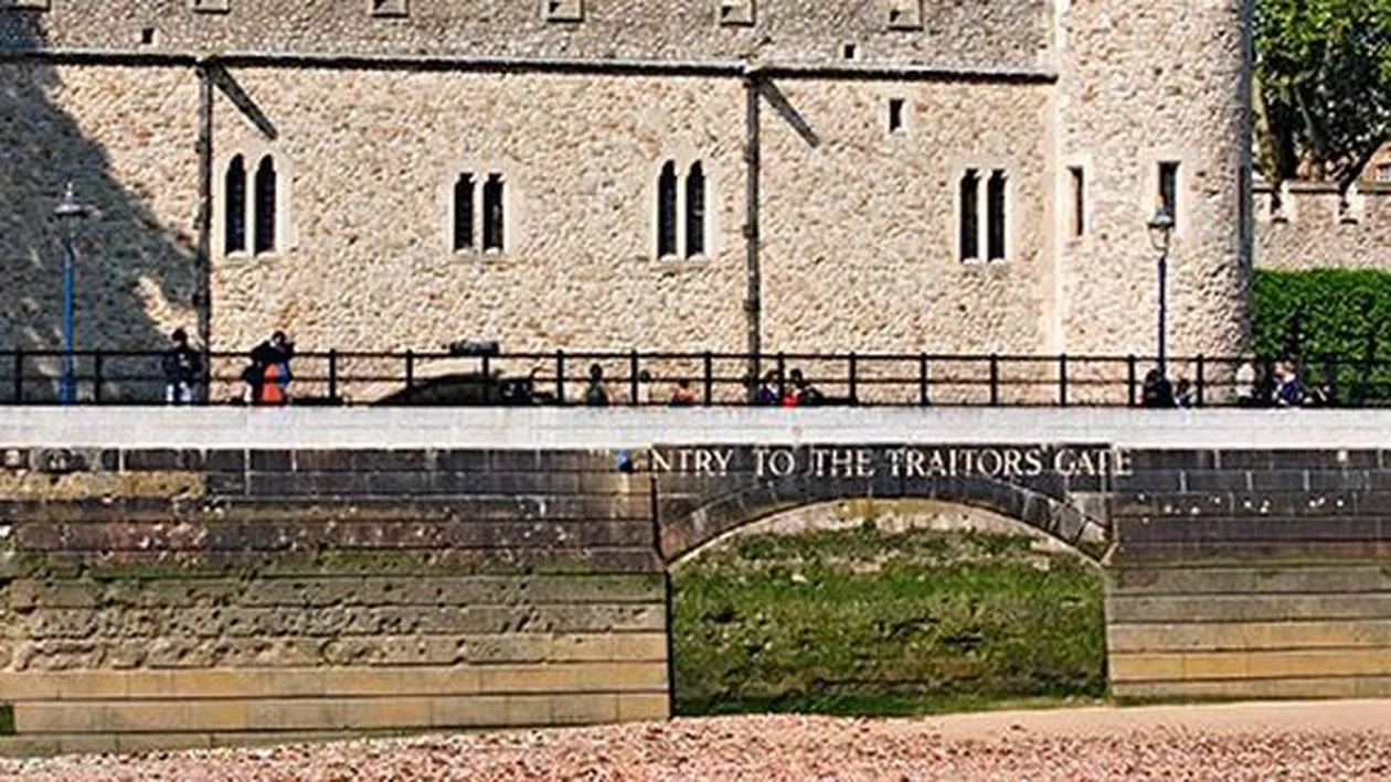 Marea Britanie: Patru români, condamnați la câte şase luni de închisoare cu suspendare după ce au furat din banii aruncaţi de turişti la intrarea în Turnul Londrei