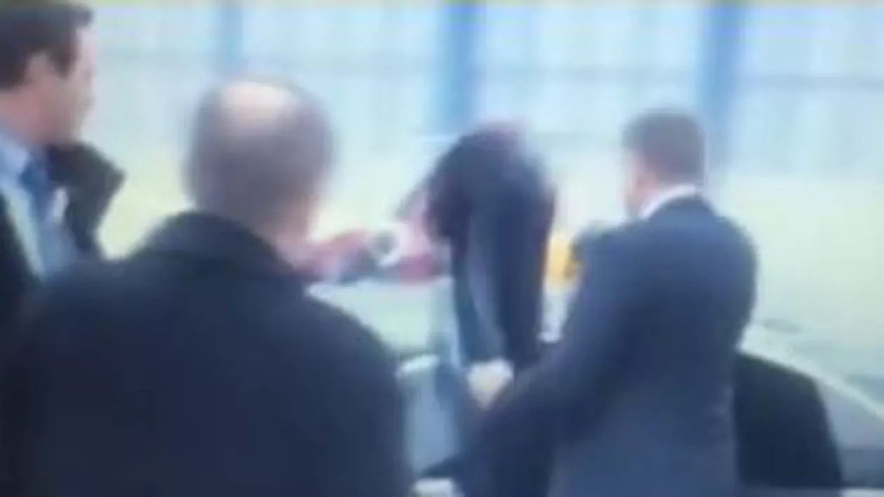 Incident de protocol pe aeroportul din Paris în timpul vizitei oficiale efectuate de Klaus Iohannis în Franța (VIDEO)