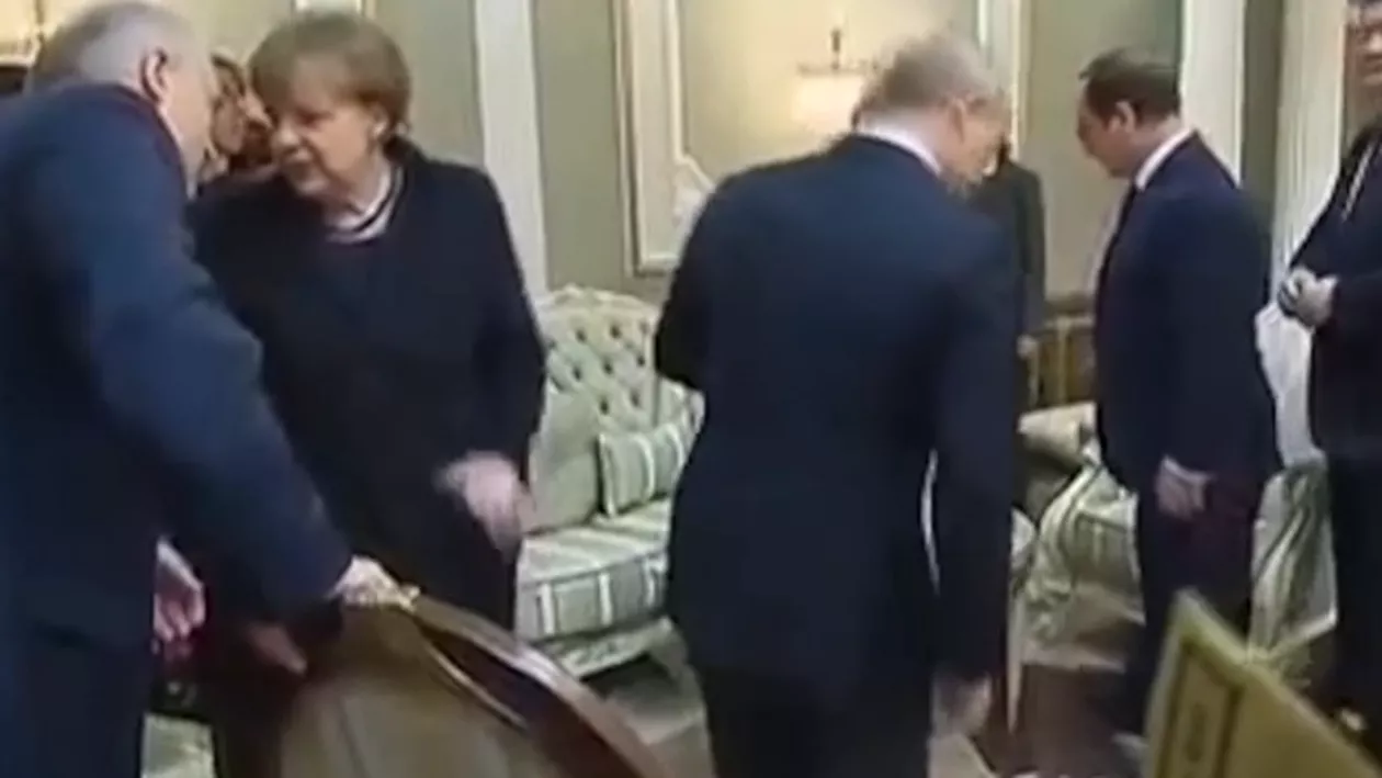 Președintele Rusiei, ținta glumelor pe internet. Lukașenko pare că-i trage scaunul lui Putin  (VIDEO)