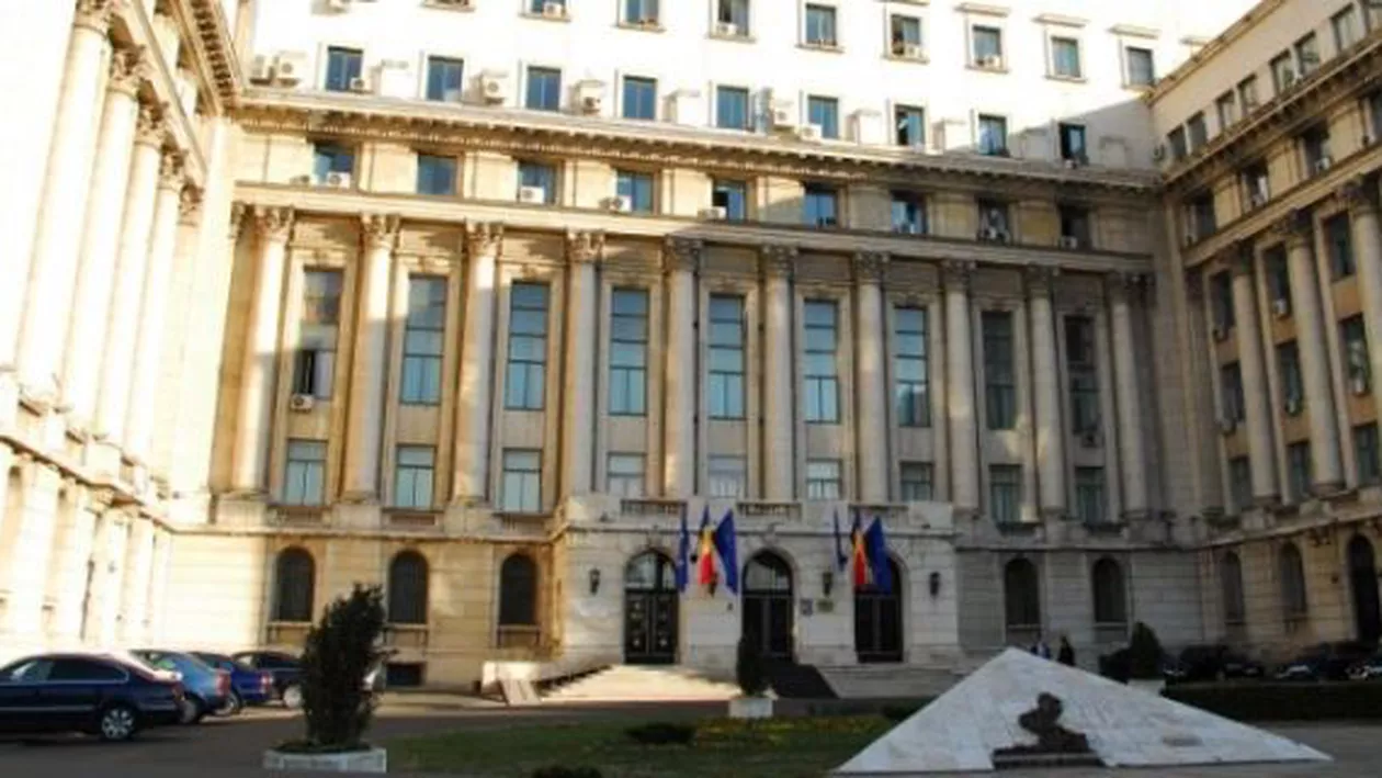Curtea de Conturi: Ministerul de Interne a acordat sporuri de risc angajaţilor care fac muncă de birou