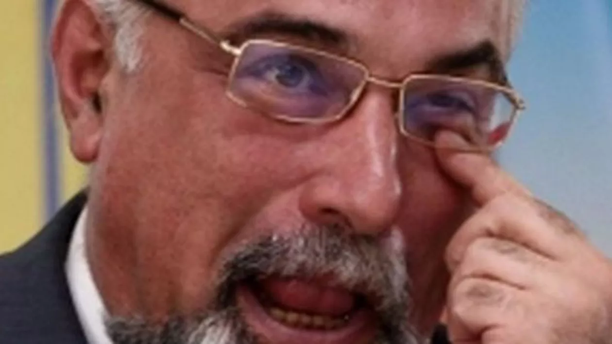 Ionașc: În timp ce publicul se uita la Udrea, într-un colţ retras al Parlamentului se tergiversa dosarul lui Vosganian