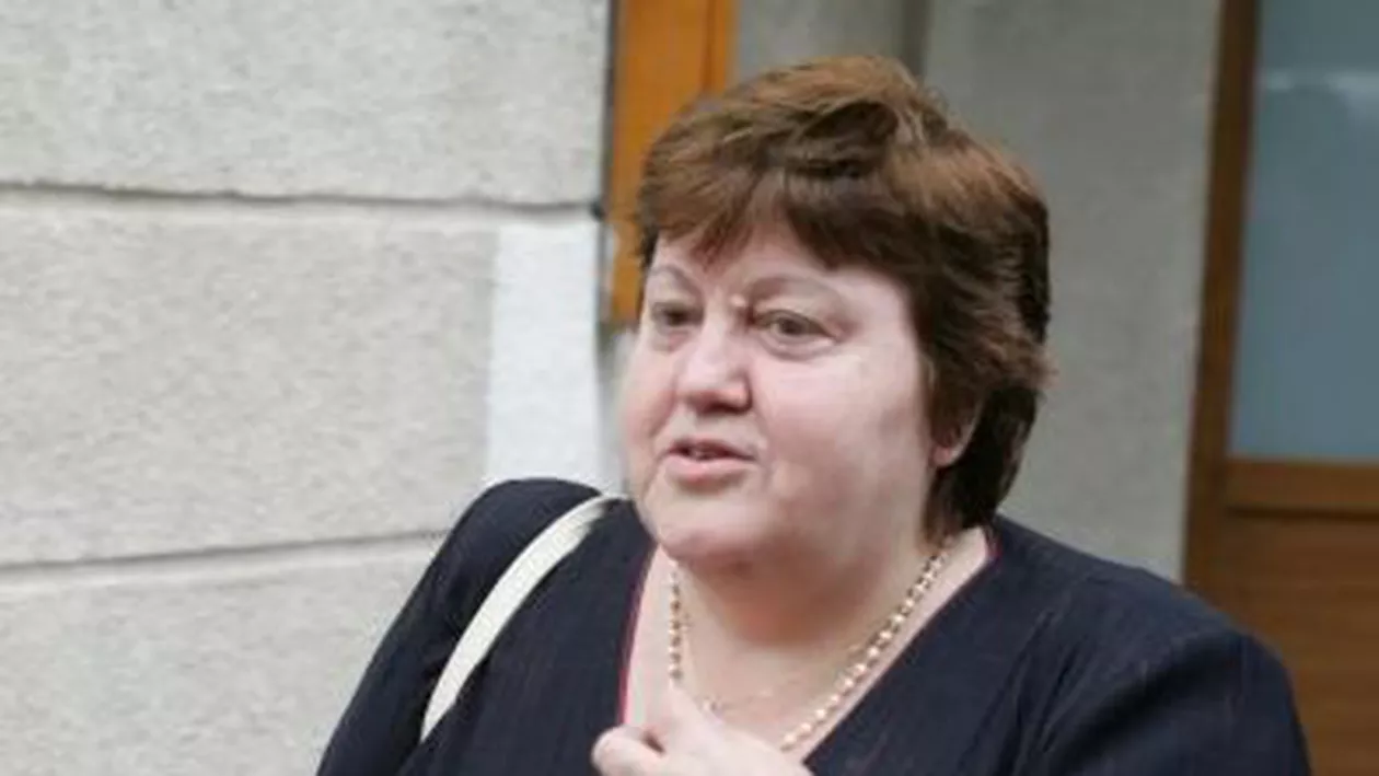 Irina Jianu, escortată de poliţişti în tren, până la Bacău, unde a fost încarcerată