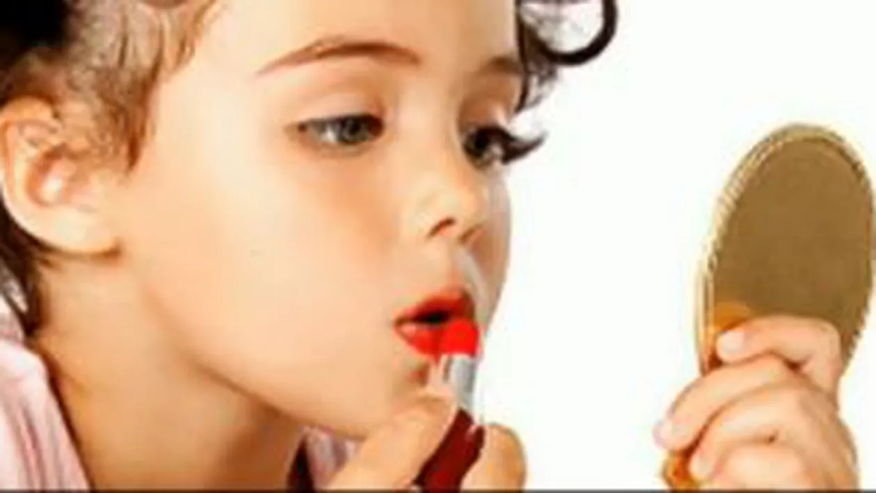 Cosmeticele pentru copii au umplut piaţa: Specialiștii avertizează că unele ingrediente ale produselor sunt toxice