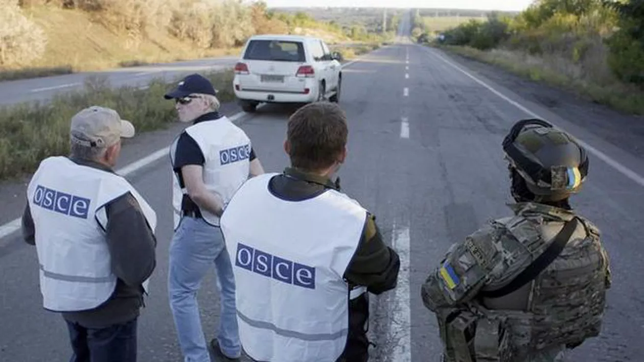 Observatorii OSCE, împiedicați să verifice 21 de camioane cu „ajutoare umanitare” venite din Rusia la Lugansk