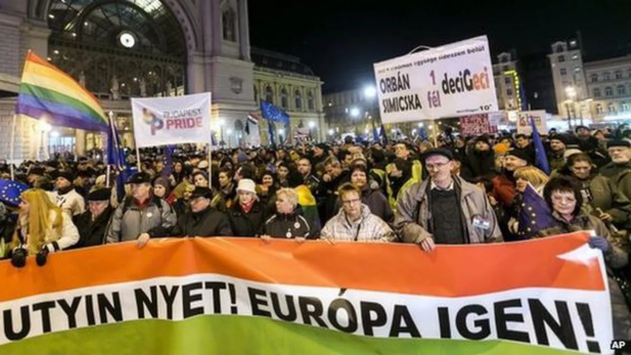Mii de oameni au protestat la Budapesta față de vizita lui Vladimir Putin (VIDEO)