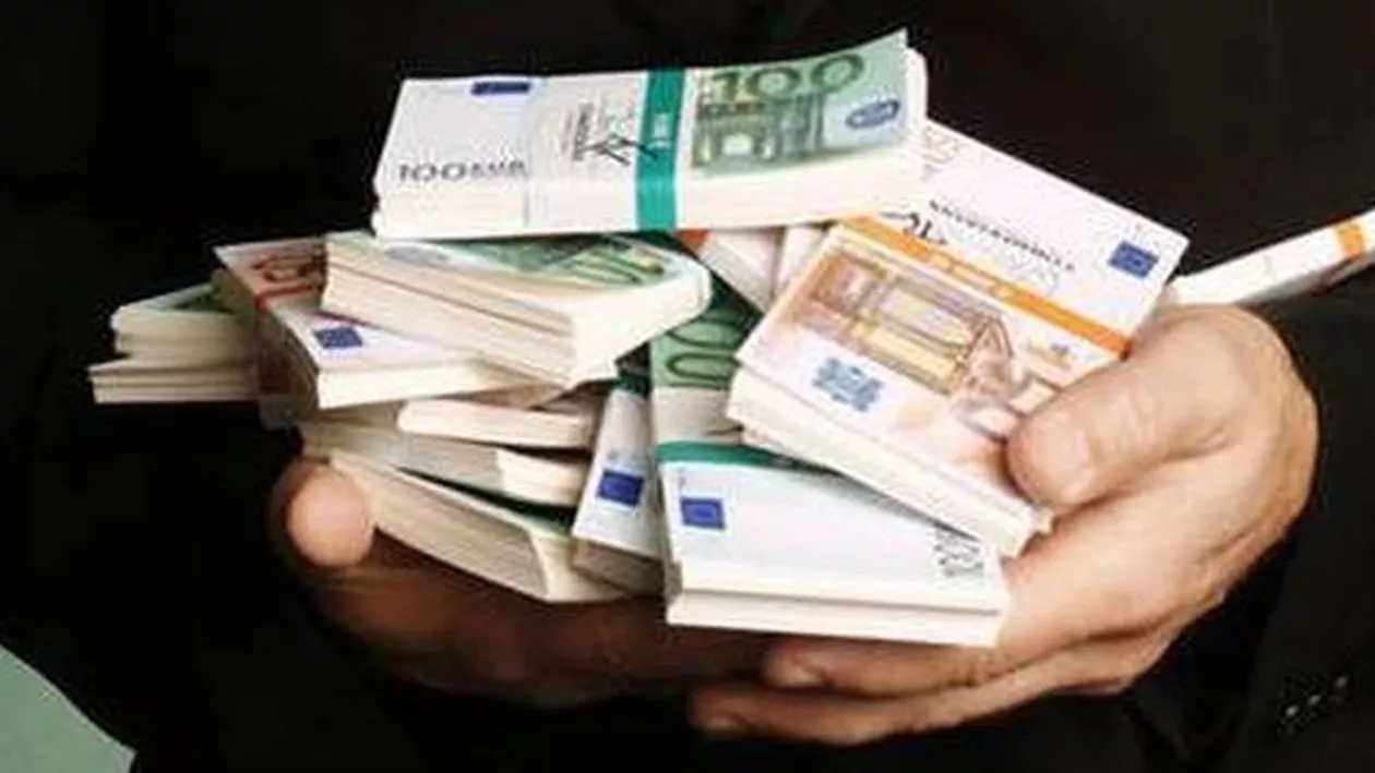 Scenariu de film comic la Bistrița: Statul vrea înapoi banii folosiți ca mită într-un flagrant, numai că aceștia au dispărut ca prin minune