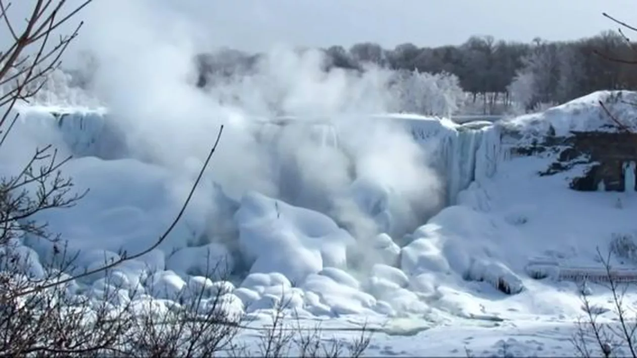 Estul Statelor Unite se confruntă cu temperaturi extrem de scăzute. Cascada Niagara a înghețat parțial (VIDEO)