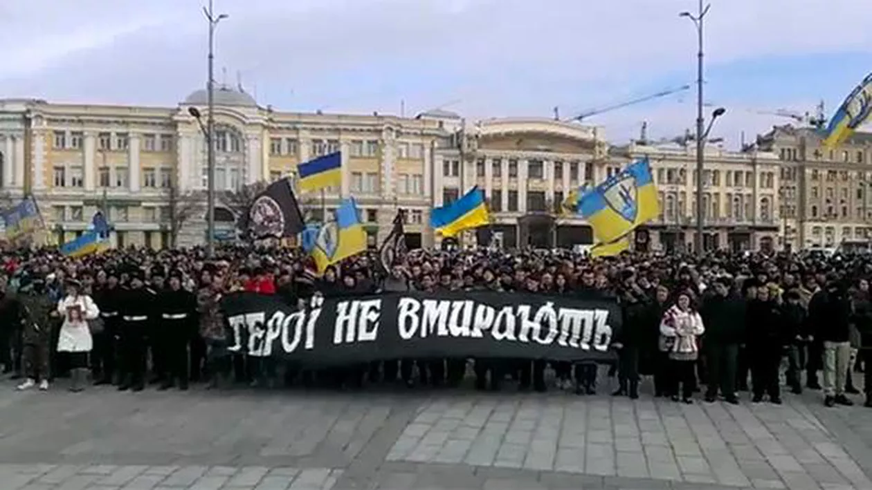 Ucraina: Atentat la Harkov în timpul „Marşului Demnităţii”. Cel puțin 3 morți și 10 răniți. Mii de oameni, inclusiv lideri străini, marchează 1 an de la înlăturarea lui Ianukovici la Kiev