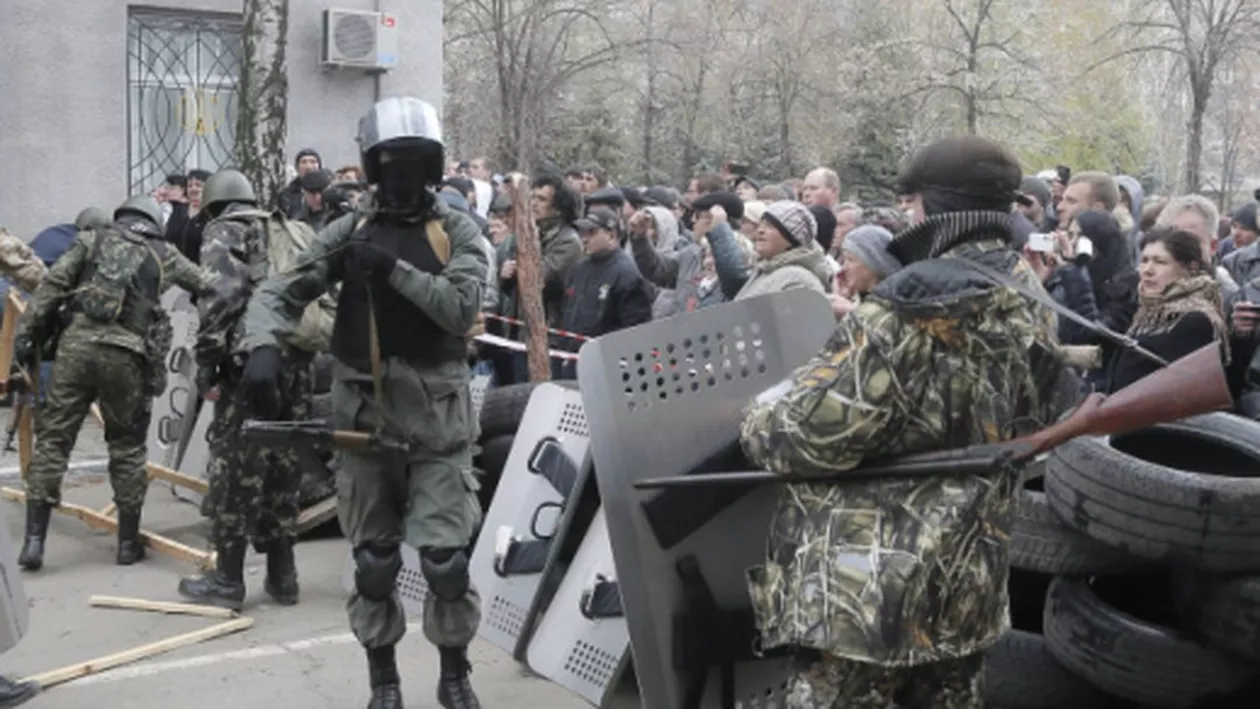 Ucraina: Armamentul greu nu poate fi retras din Donbas, din cauza atacurilor proruşilor