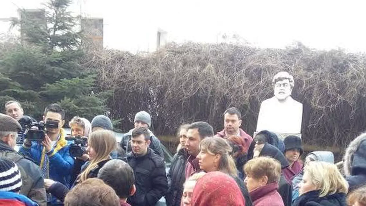 Protest la Institutul Cantacuzino. Directorul a demisionat la presiunea angajaților