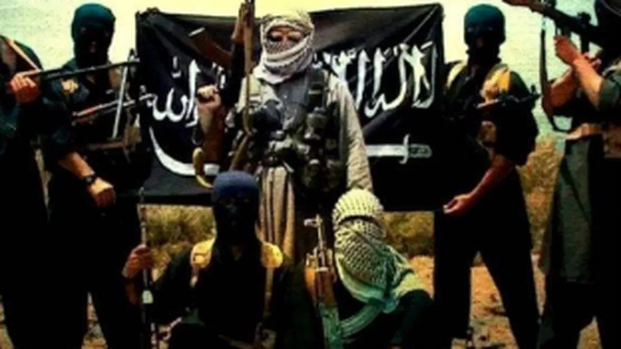 Irak: Bibliotecile din Mosul, devastate de militanții din gruparea Stat Islamic. Mii de cărţi şi manuscrise rare au fost arse
