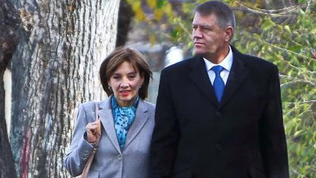 Klaus Iohannis, cadou pentru Carmen: Ca pe vremea primului nostru 1 Martie (FOTO)