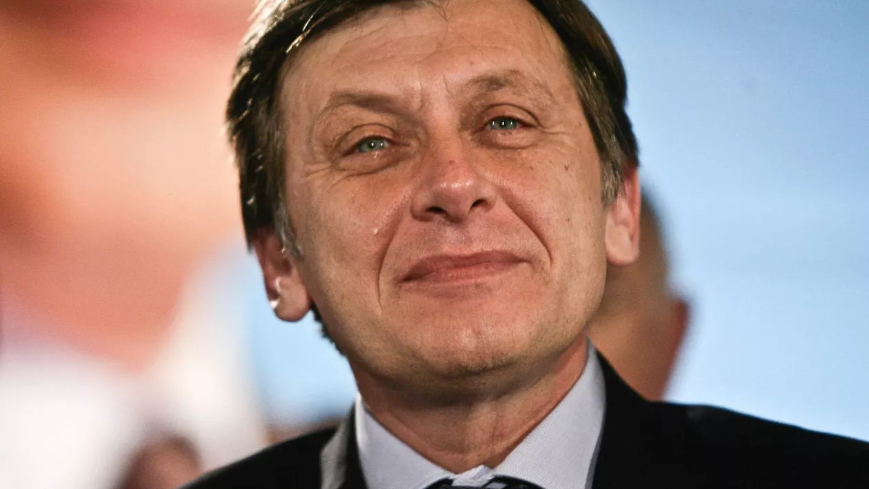 Antonescu, replică pentru Ponta: E un sentimental, genul lui se descurcă mai greu în realitate