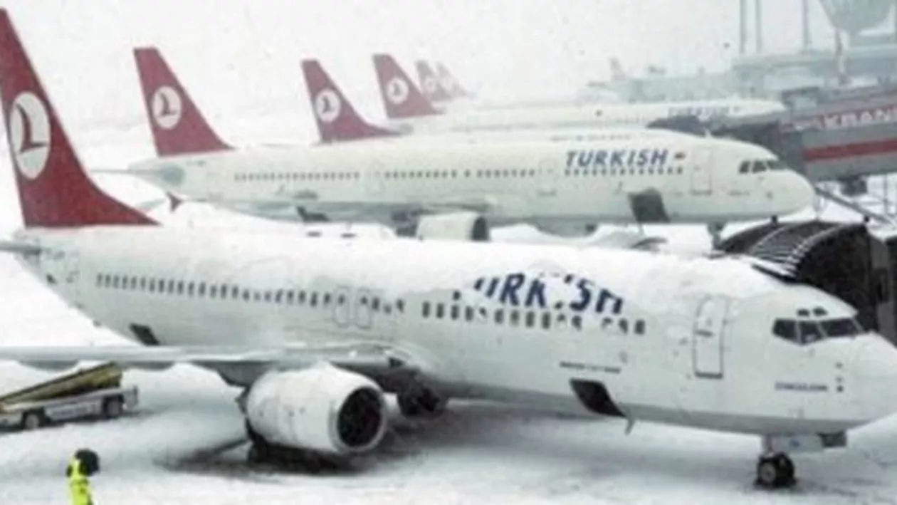 Un avion Turkish Airlines a ieșit de pe pistă: Pasagerii au suferit doar răni ușoare (VIDEO)