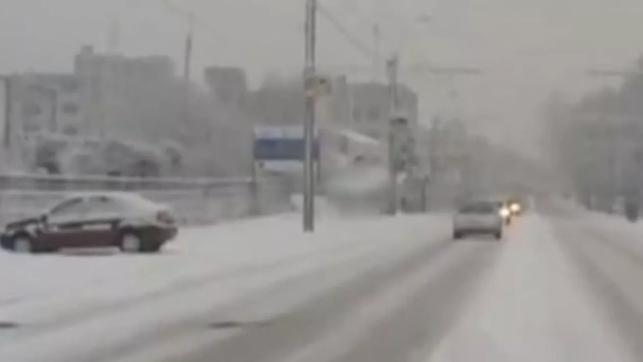 Ninsorile au pus stăpânire pe jumătate de ţară: În zonele montane s-a depus un strat gros de zăpadă