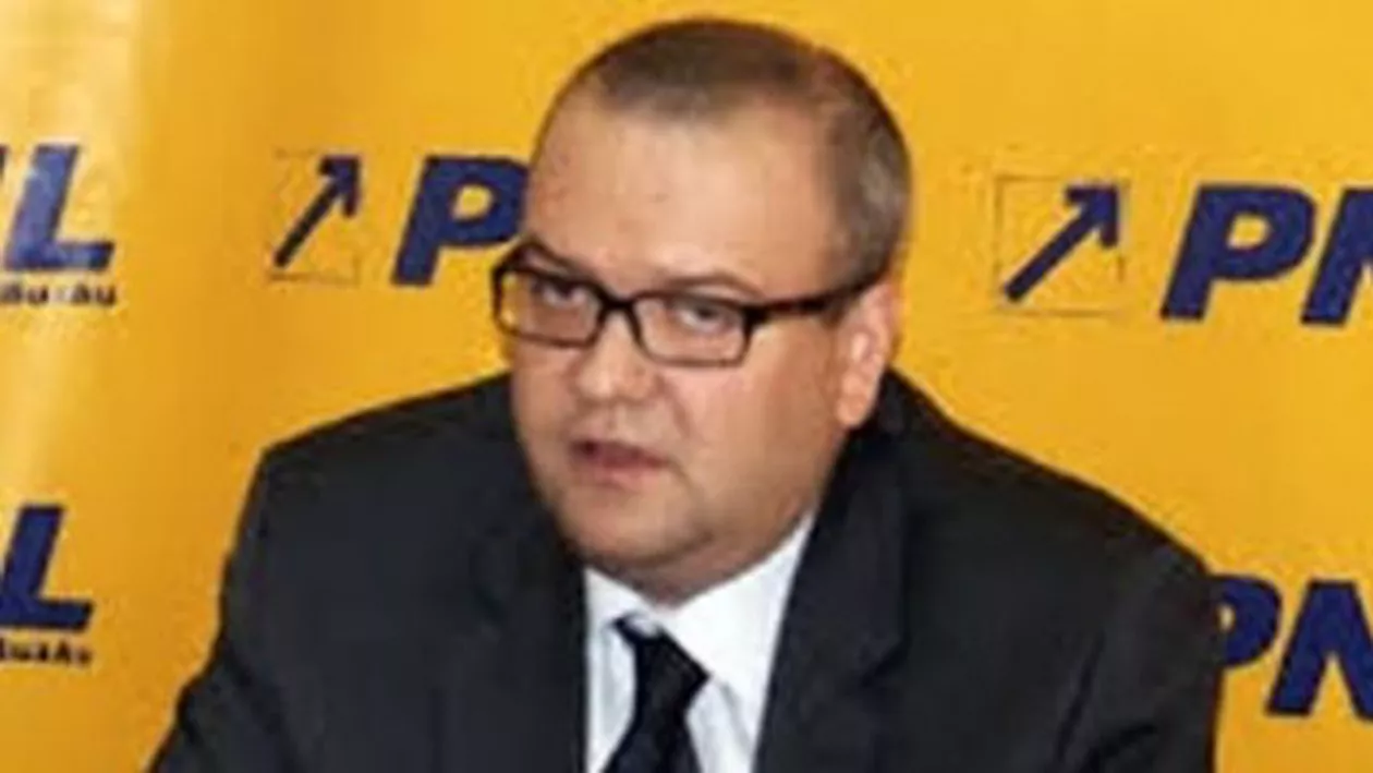 Klaus Iohannis l-a eliberat din funcție pe consilierul prezidențial George Scutaru. În locul său a fost numit Ion Oprișor