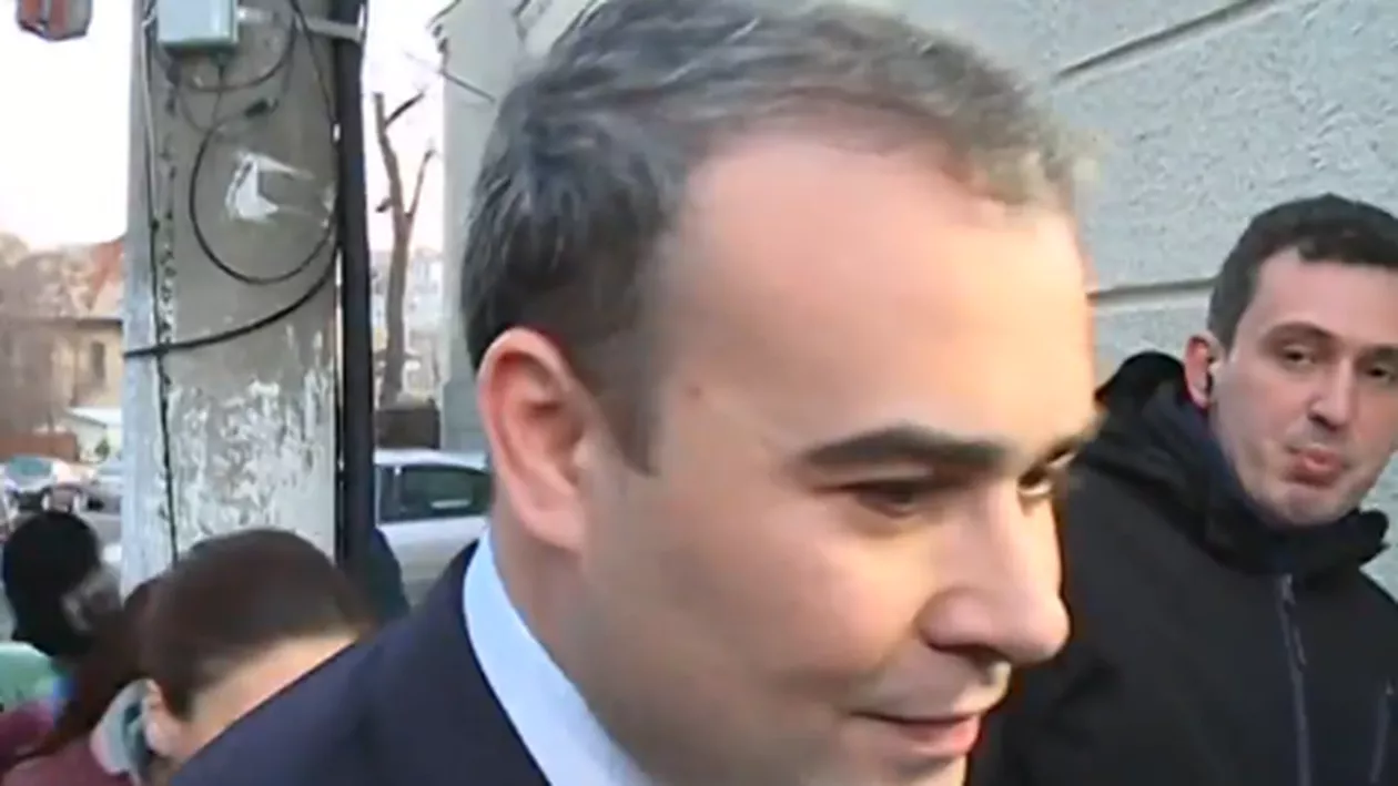 Darius Vâlcov a plecat de la sediul DNA după 3 ore de audieri. Surse: Fostul primar, cercetat pentru fapte de corupție/ Avertismentul lui Băsescu (VIDEO)