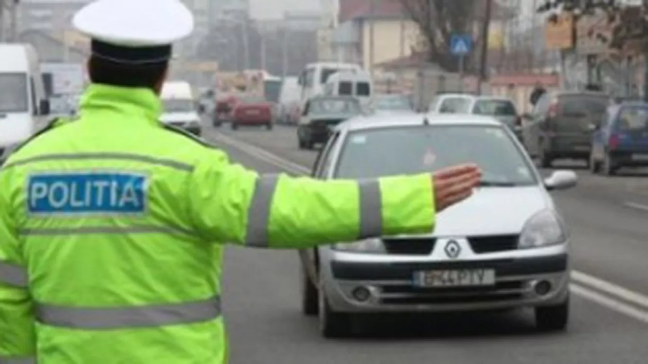 București: O femeie fără permis de conducere a fost reţinută după ce a furat o maşină şi a lovit un gard metalic