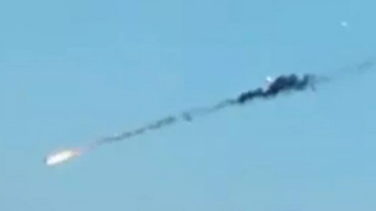 Malaysia: Două avioane indoneziene s-au prăbuşit în timpul unui antrenament. Piloții au reușit să se catapulteze (VIDEO)