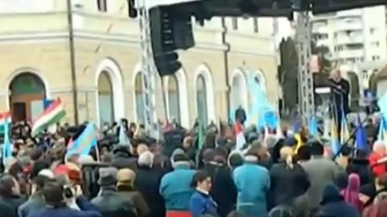 Kelemen Hunor, huiduit de maghiari la evenimentul organizat cu prilejul Zilei maghiarilor de pretutindeni la Sfântu Gheorghe (VIDEO)