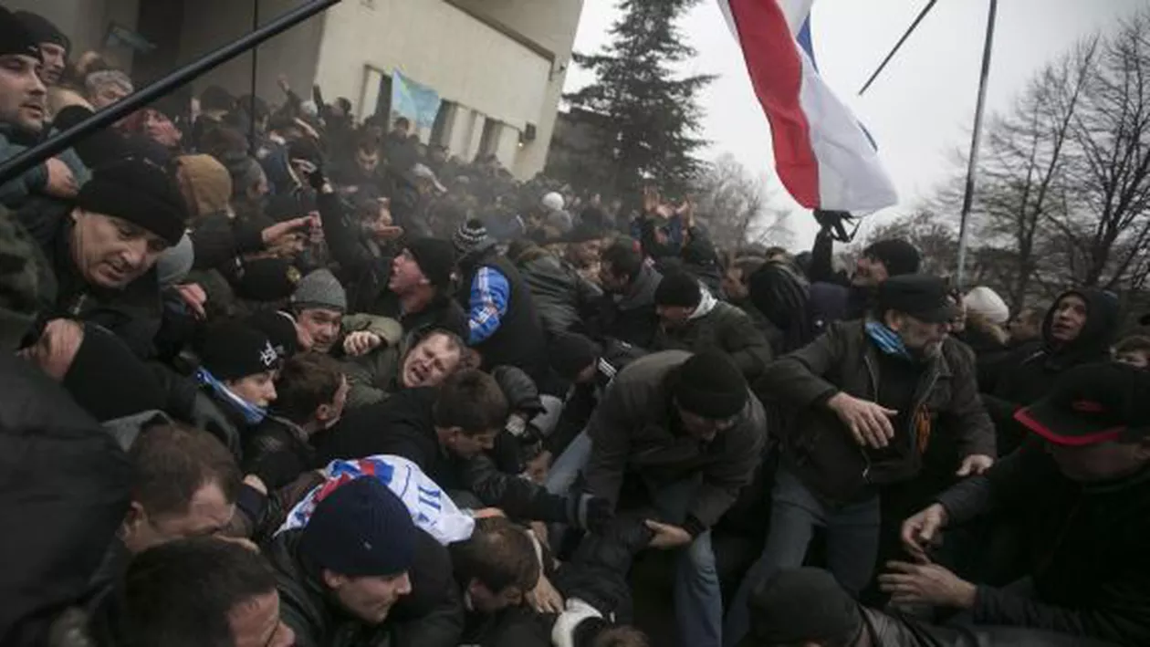 Confruntări violente în estul Ucrainei: Totul a pornit de la un vehicul militar blindat care a lovit mortal o fetiţă