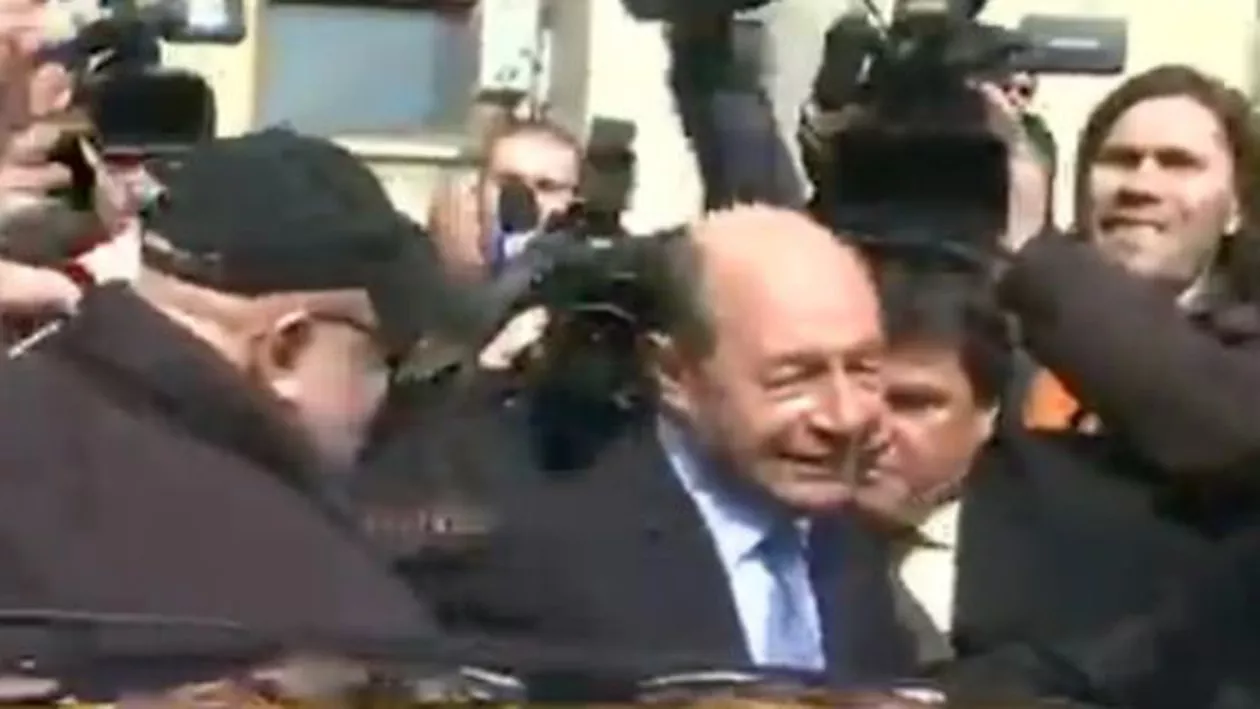 Parchetul General: S-a dispus urmărirea penală faţă de domnul Băsescu Traian pentru şantaj