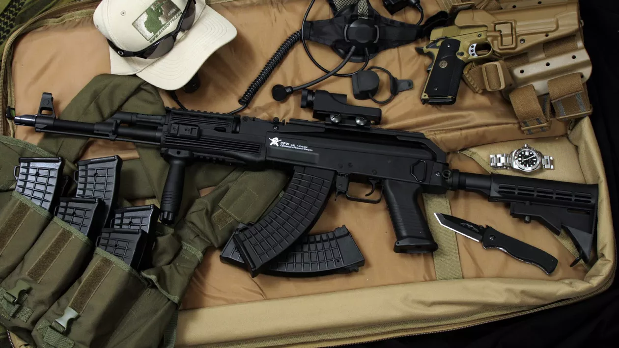 Autorii atacului terorist comis în Tunis aveau mitraliere AK-47 provenind din România