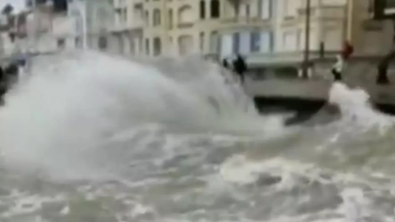 „Mareea secolului”. Spectacol inedit în Franța (VIDEO)