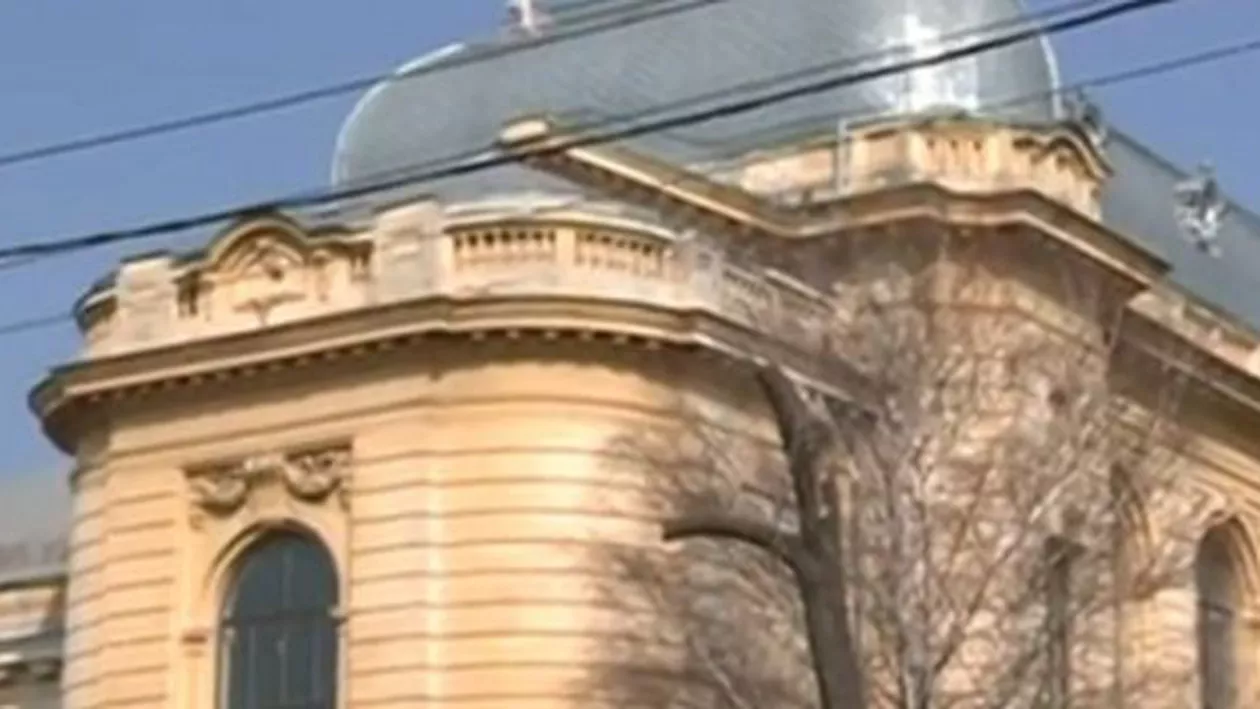 Doi directori UMF București, cercetați pentru luare de mită, au fost plasați în arest la domiciliu