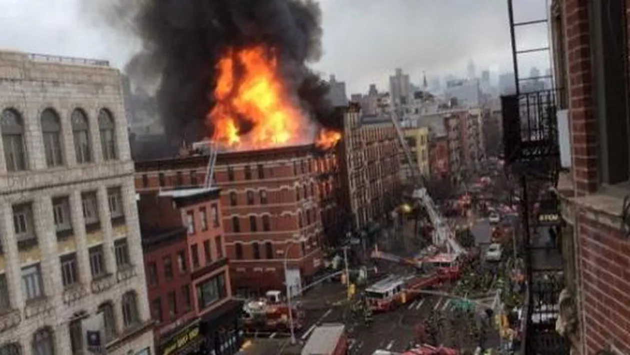 News York: Explozia din zona East Village, provocată probabil de o scurgere de gaz