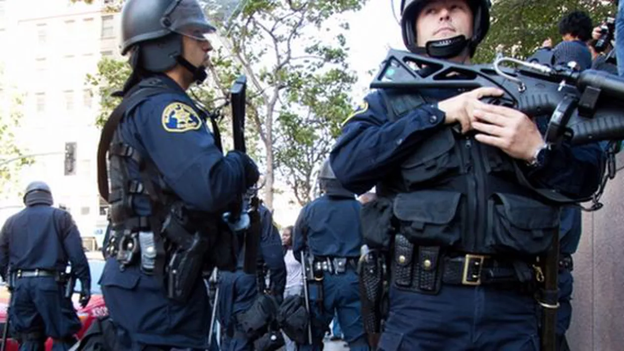 Polițiștii americani se luptă cu infractorii folosind realitatea virtuală