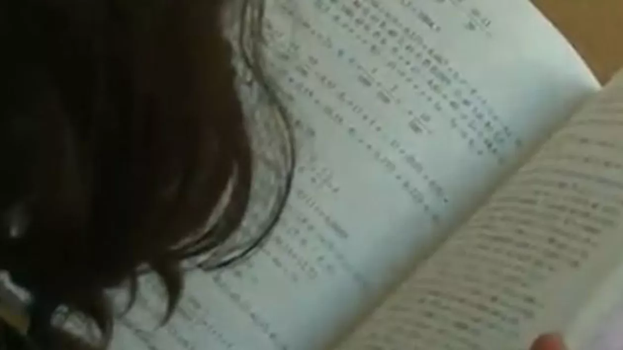 Cluj-Napoca: Elev din clasa I, umilit de învățătoare în fața colegilor: Mă băiatule, tu ești întreg? Unde îți stă mă capul? Jumătate de creier ce ești! (VIDEO)